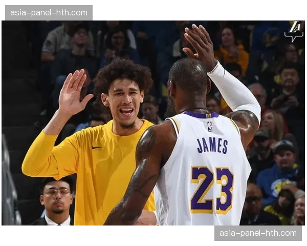 NCAA十六强战：北卡大学加时绝杀肯塔基大学